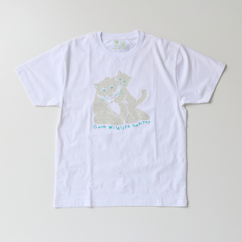 オーガニックコットン Tシャツ ユキヒョウの親子のリラックスタイム 白地